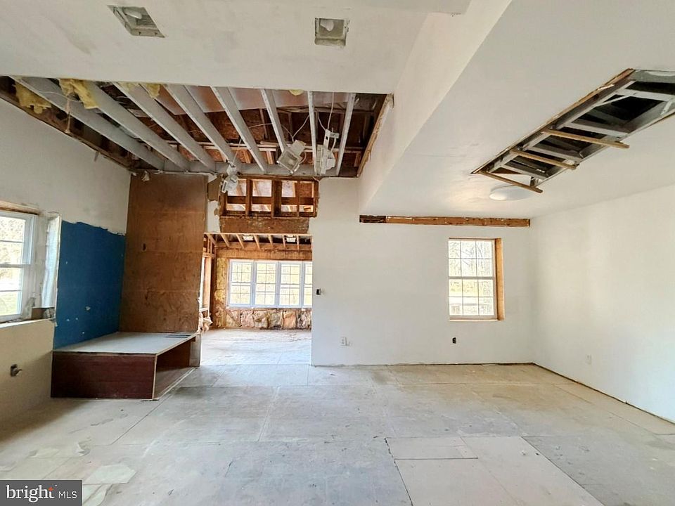 4th image of 1709 Emerson Ave