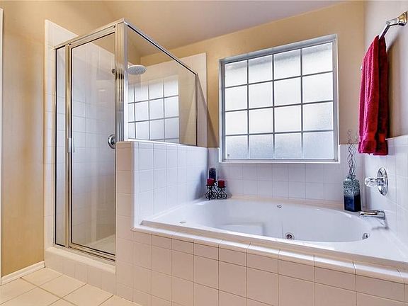 4th image of 716 SW 156th Pl
