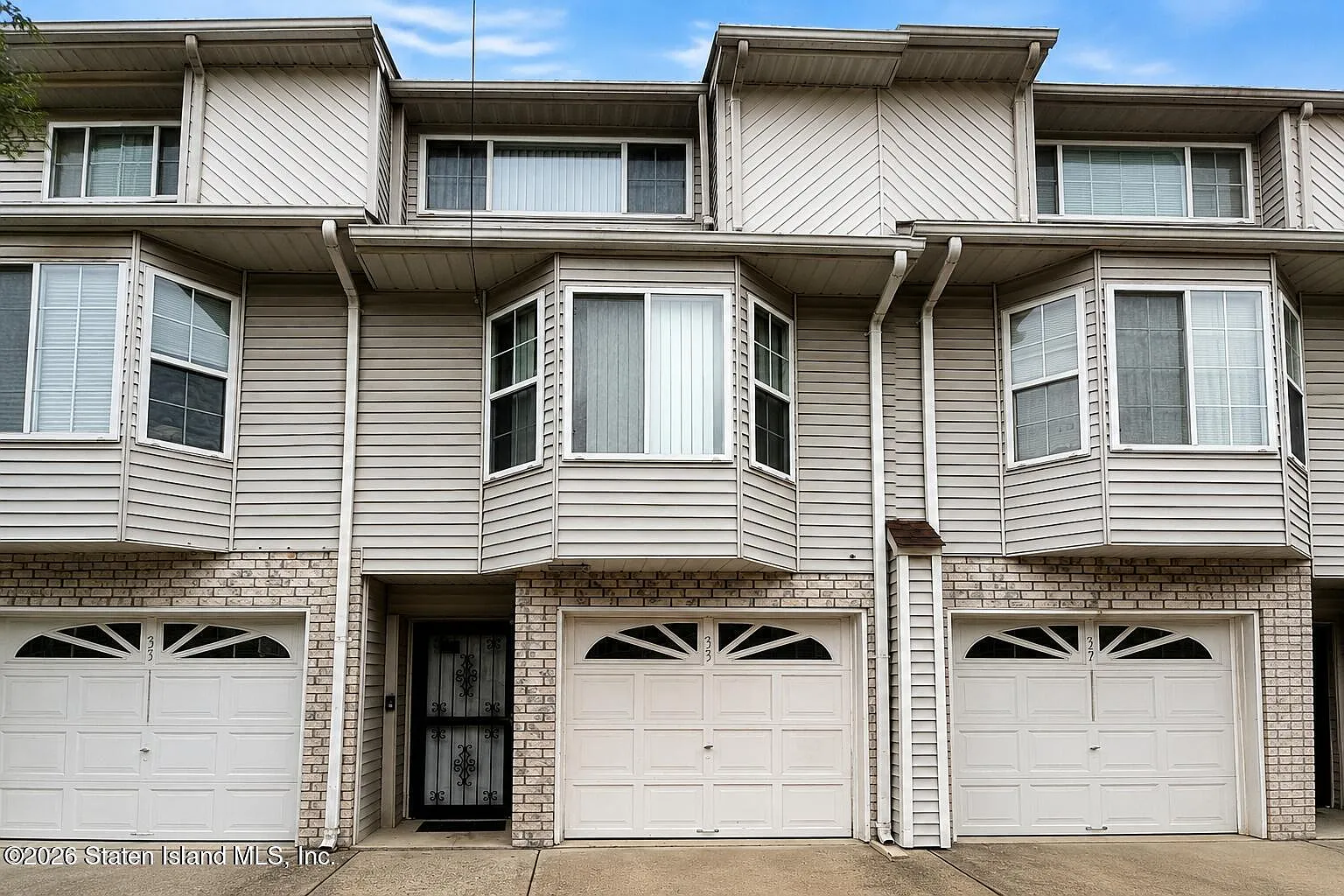 2 bed, 1.5 bath, 1690 sqft, $3,200 — Photo 1