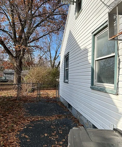 1347 Kingsley Ave — Photo 13