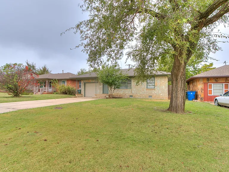 2221 Churchill Pl — Photo 2