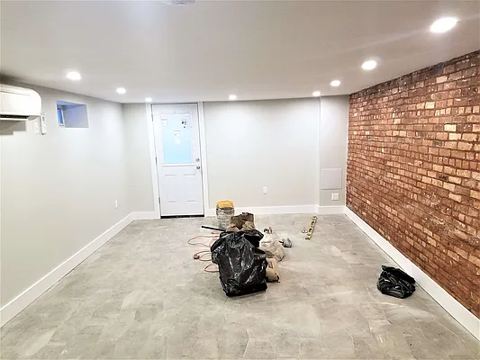 Rented by The Hamilton Group | media 24