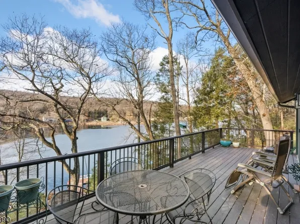 92 E Shore Trl, Sandyston Twp., NJ 07826