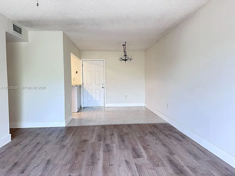 365 NE 125th St #306 — Photo 3