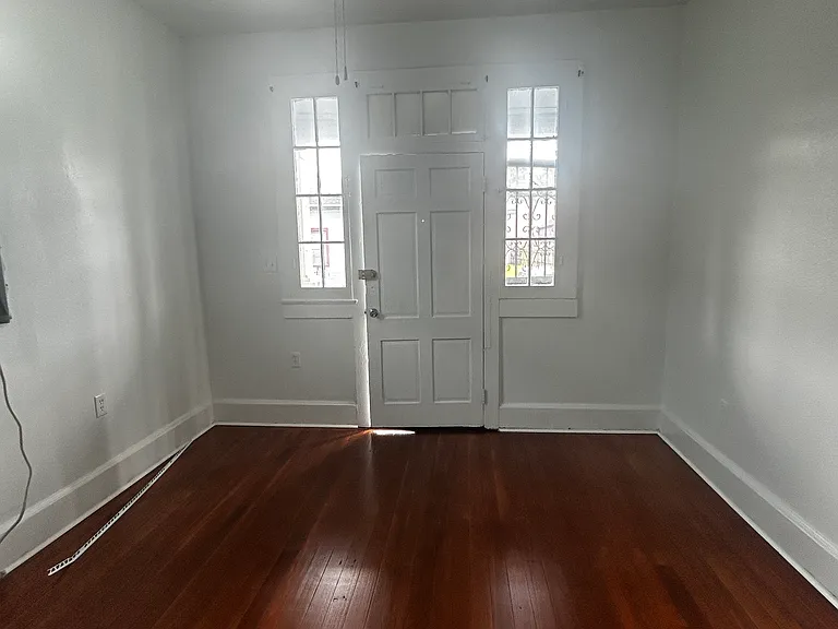 1206 Bartholomew St — Photo 2