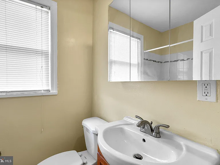 10112 Sutherland Rd — Photo 12