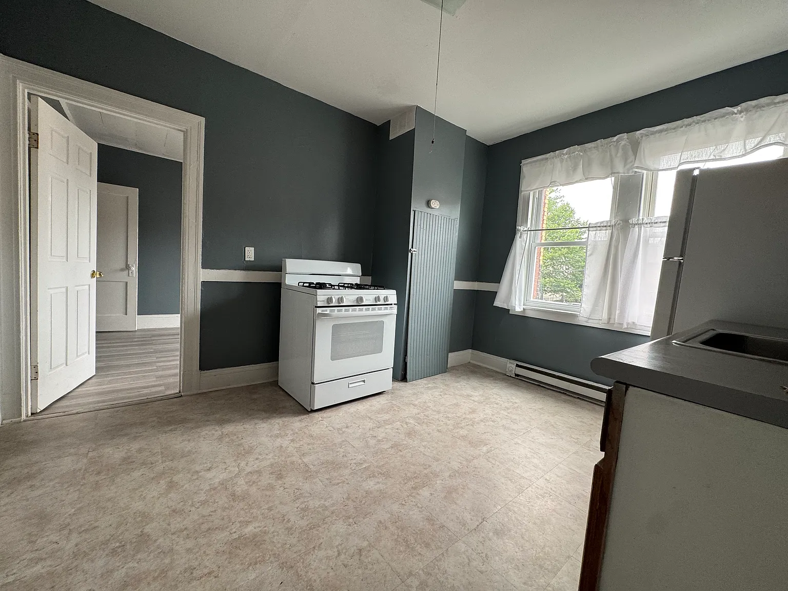 2 bed, 900 sqft, $1,295 — Photo 2
