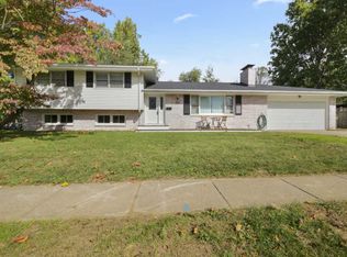 1102 E McHenry St, Urbana, IL