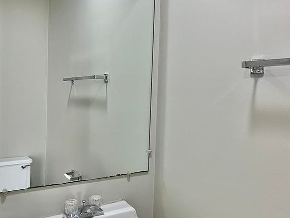 5th image of 1660 Baltimore Dr APT 7