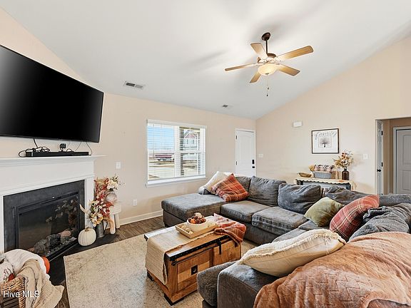 3rd image of 216 Trophy Ridge Drive