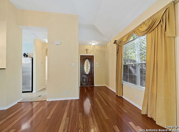 4th image of 10917 Micalet Ct
