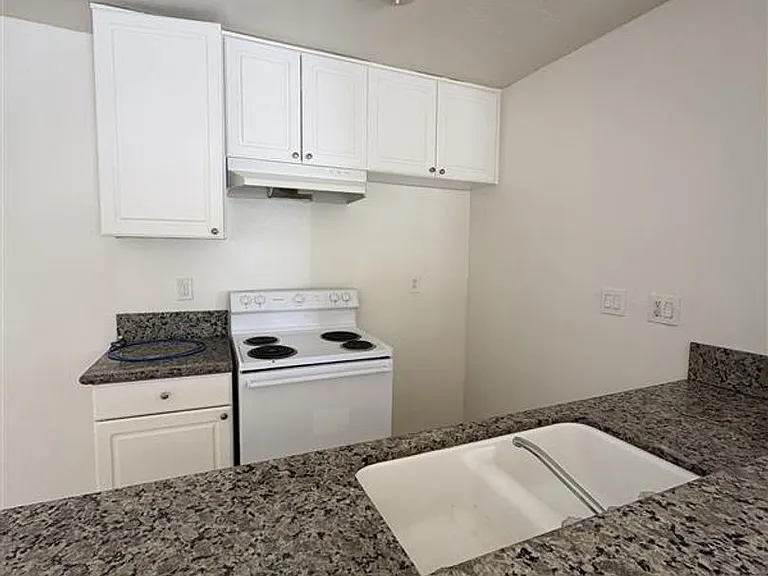 5505 Ackerfield Ave in Long Beach — Photo 9