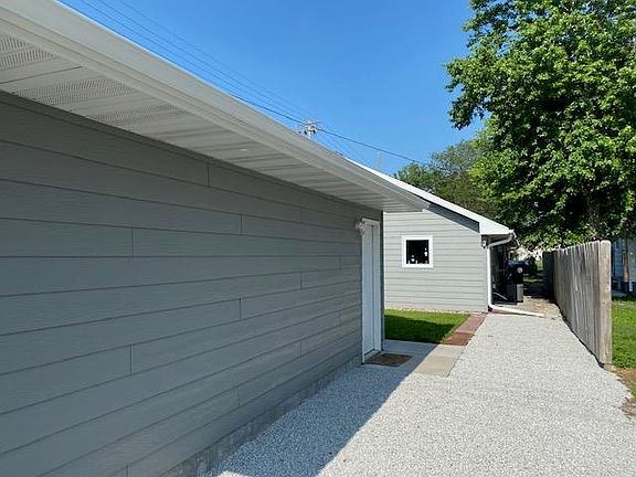 4th image of 1603 A Ave