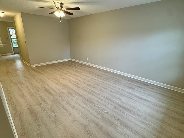 921 Nottingham Dr #13 — Photo 12