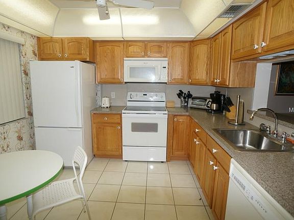 2nd image of 2519 Royal Pines Cir #27-H