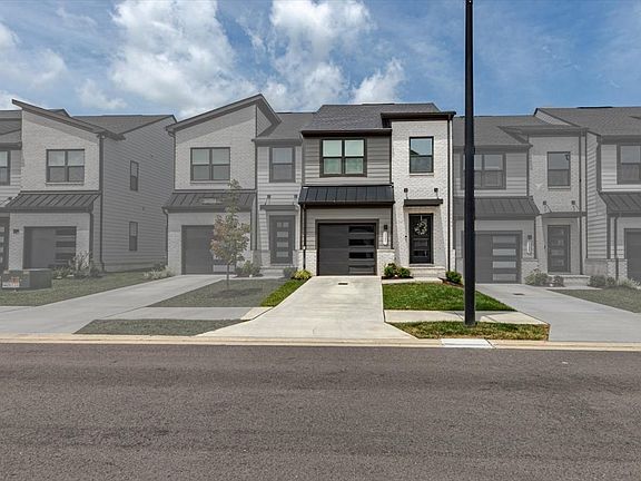 3rd image of 1121 Riverbrook Dr