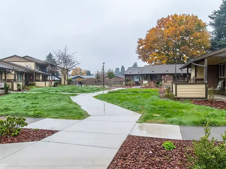621 N Douglas Ln — Photo 6