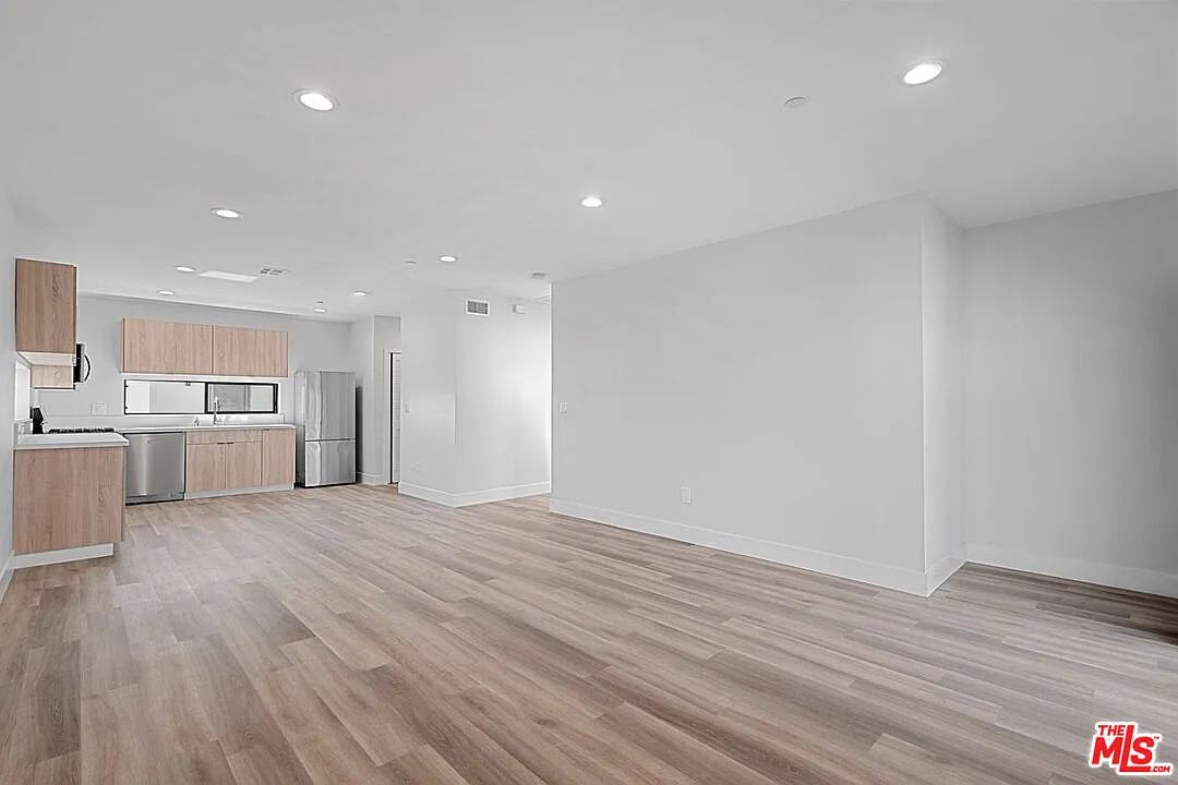 6 bed, 6.5 bath, 1955 sqft, $4,795 — Photo 2