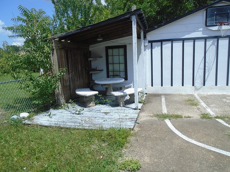 1115 Poplar Dr — Photo 18