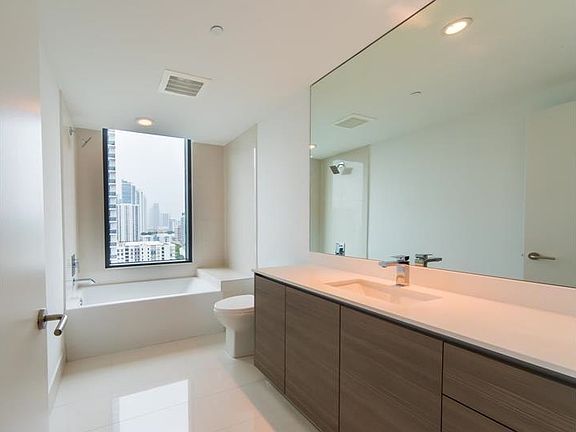 3rd image of 460 NE 28th St #16