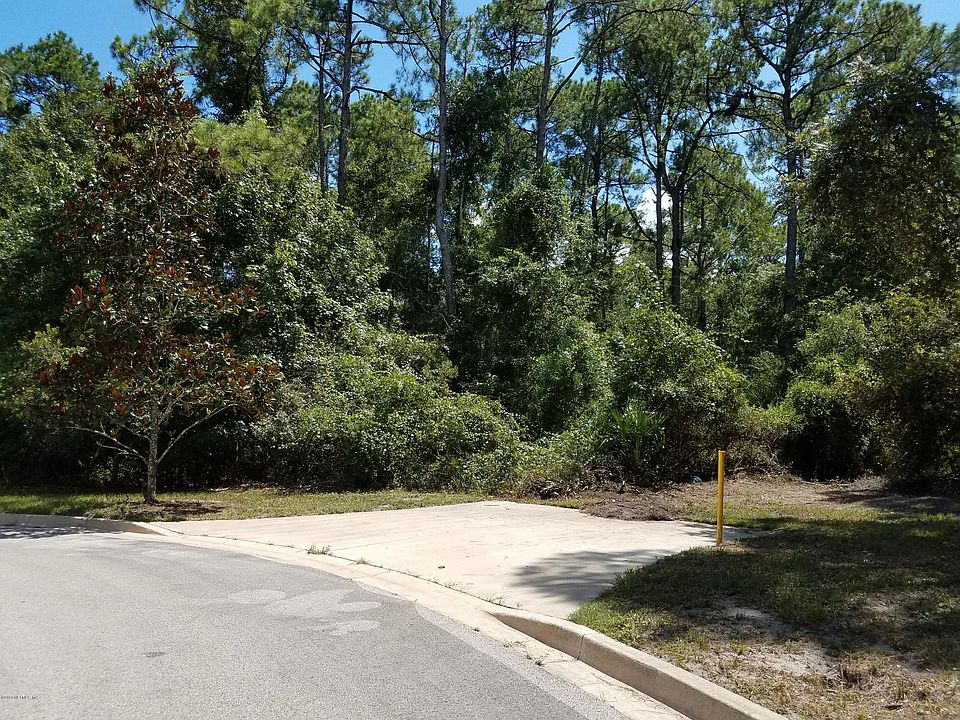 2nd image of 215 N River Dr