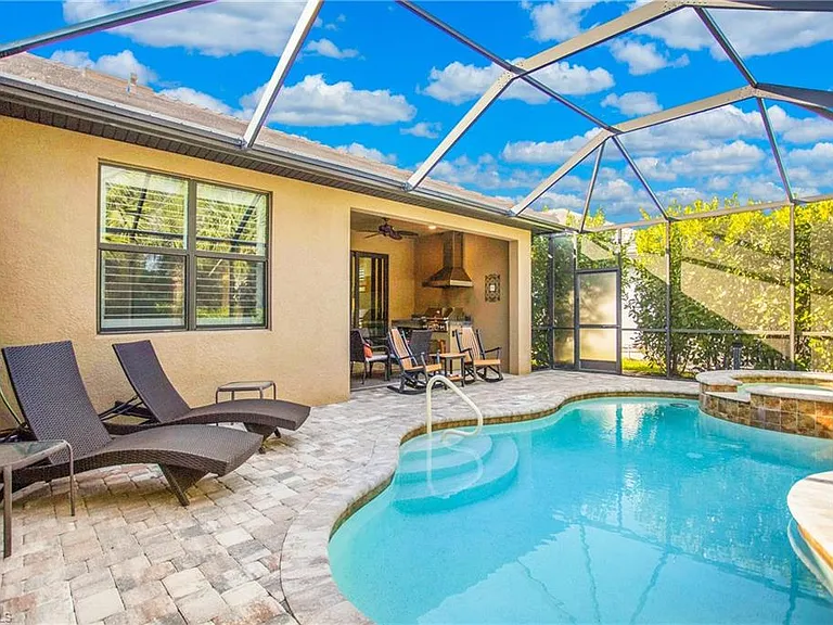 7674 Jacaranda Ln — Photo 24