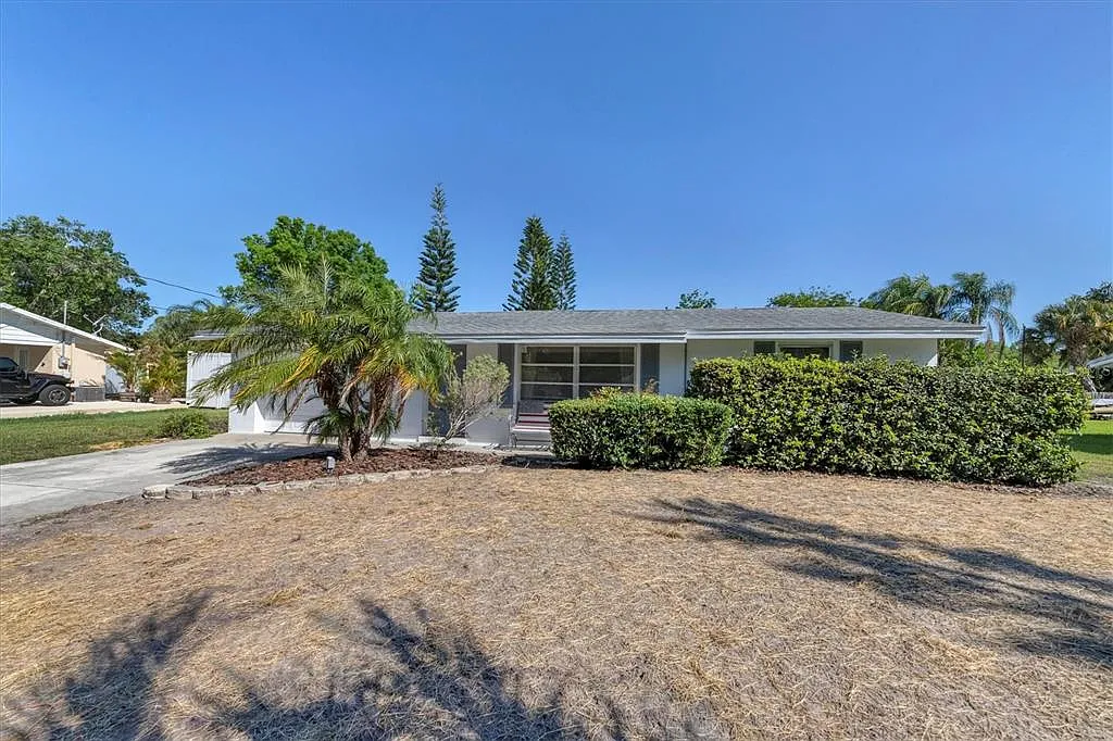 3 bed, 2.0 bath, 1228 sqft, $4,500 — Photo 2