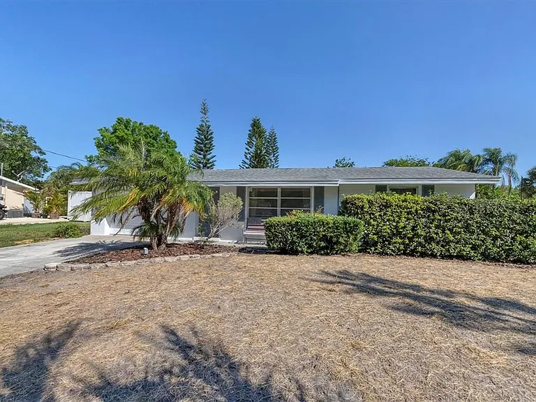 2323 Doud St — Photo 2