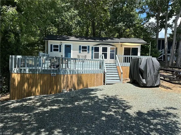 112 N Cardinal Dr, New London, NC 28127