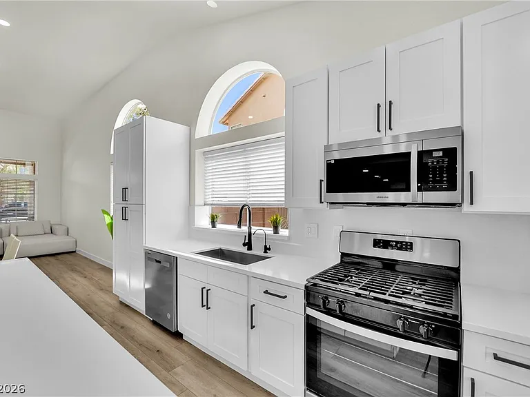 2560 Sundew Ave — Photo 39
