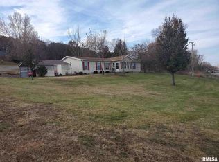 110 Bluffview Dr, Chandlerville, IL 62627