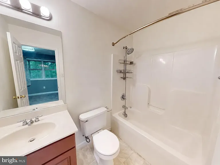 763 Oakwood Ave — Photo 4