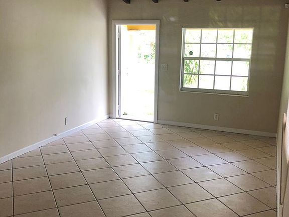 3rd image of 1537 NW 18th Ct