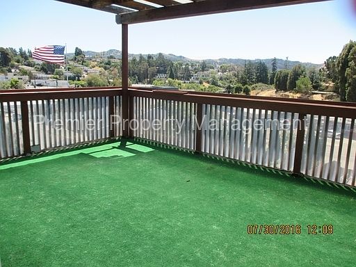 2nd image of 530 Appian Way