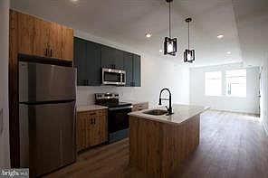 1st image of 1224 W Silver St #3