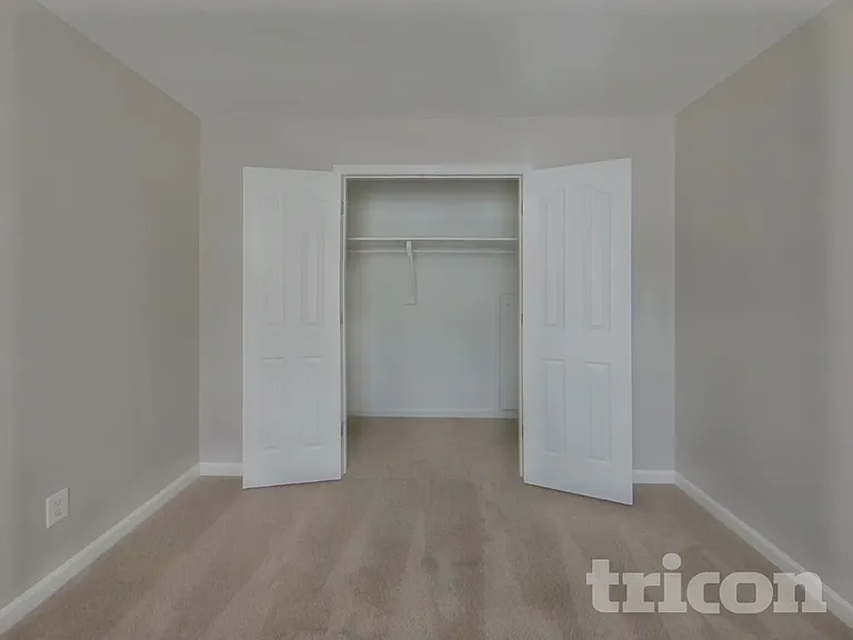 337 Montclaire Ln — Photo 12