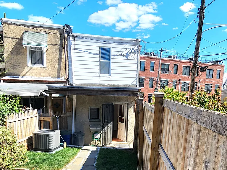 3591 Calumet St — Photo 9