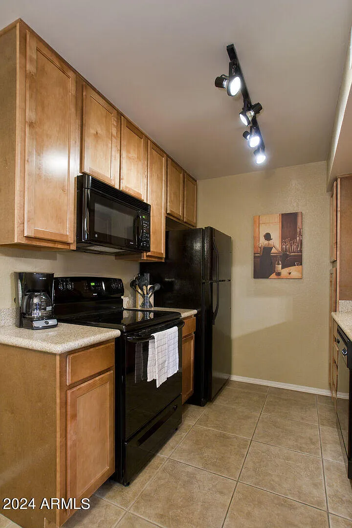 1 bed, 1.0 bath, 725 sqft, $1,800 — Photo 4