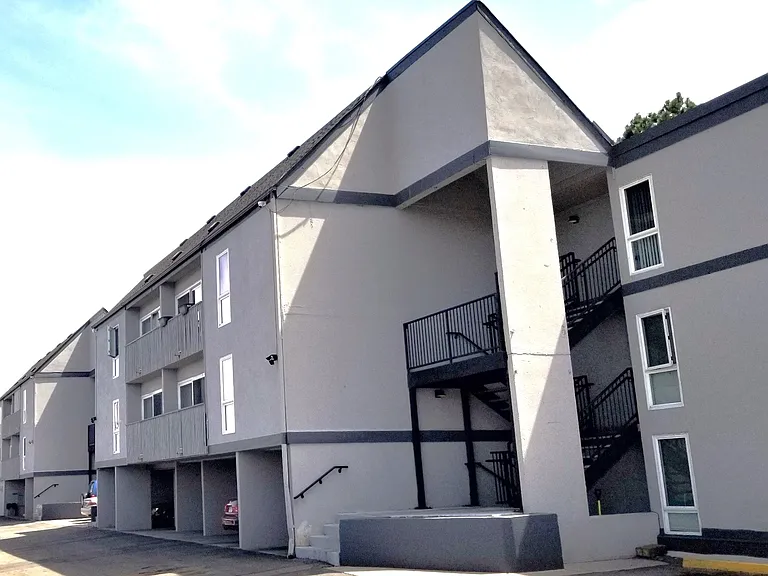 Lakeridge Terrace Apartments — Photo 8
