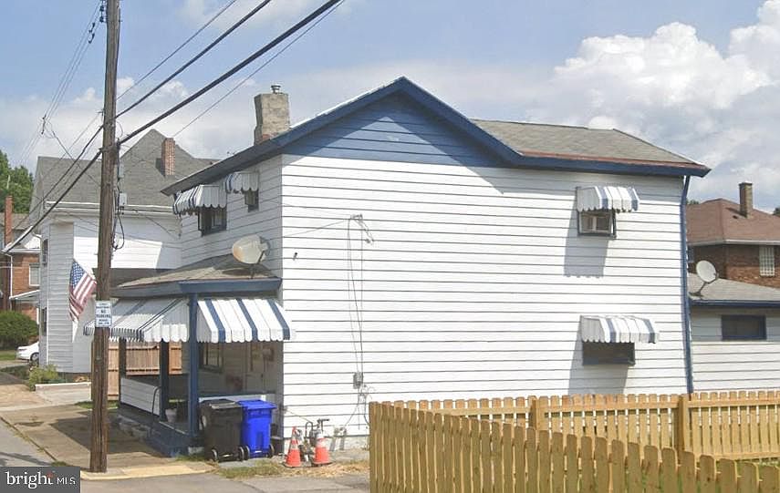 2nd image of 211 11th St