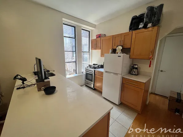 12 Pinehurst Avenue 4A image 2 of 4
