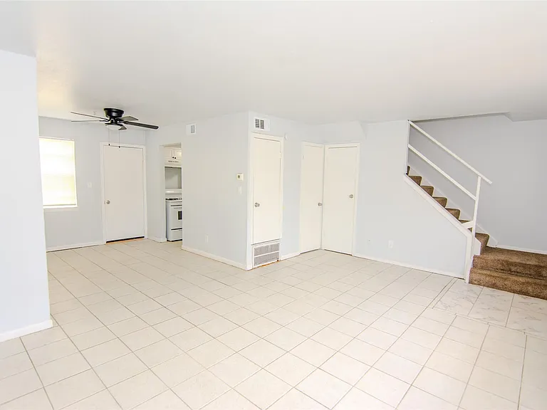 9706 Farragut St — Photo 3