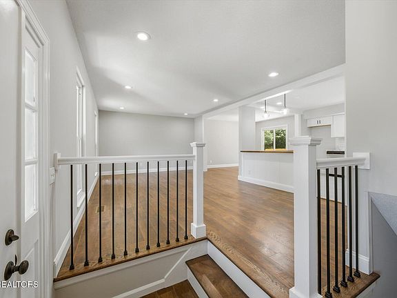 4th image of 1016 Lovell View Cir