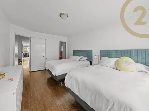 1489 East 10th Street image 16 of 22