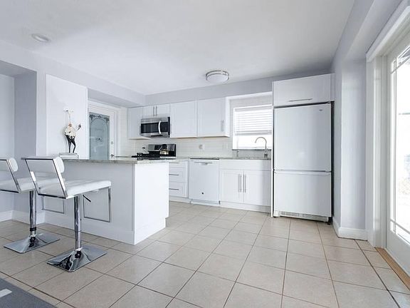 2nd image of 59 Grovers Ave #1