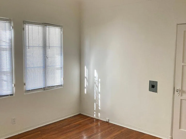 1032 S Orange Grove Ave #5 — Photo 8
