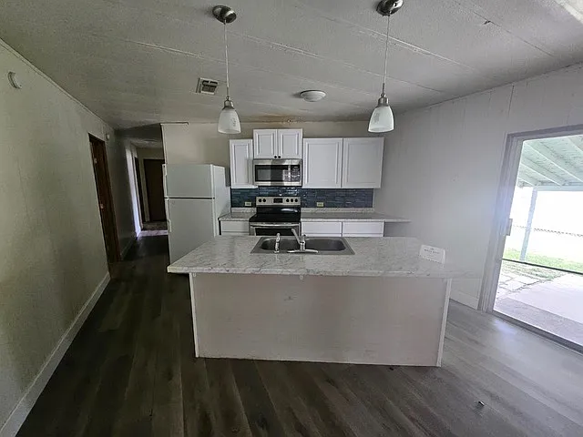 Building Photo - 1203 Karen Dr