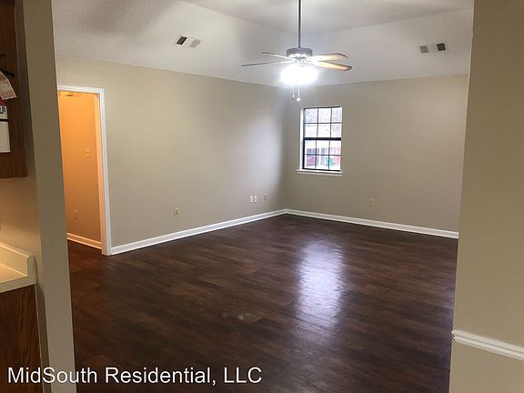 3rd image of 310 Colonial Dr