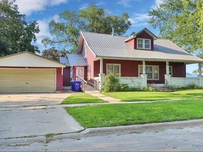 318 8th St NE, Independence, IA, 50644