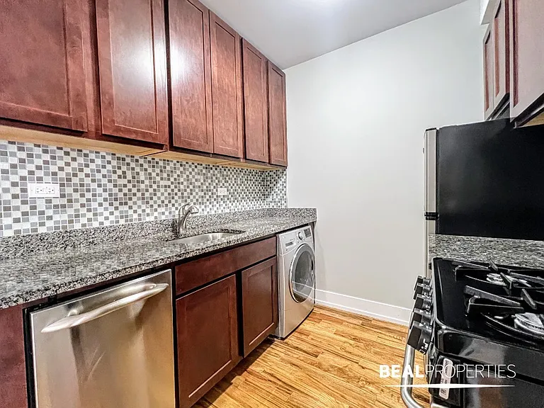 550 W Arlington — Photo 8